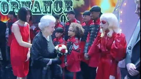 lady gaga reina isabel ii