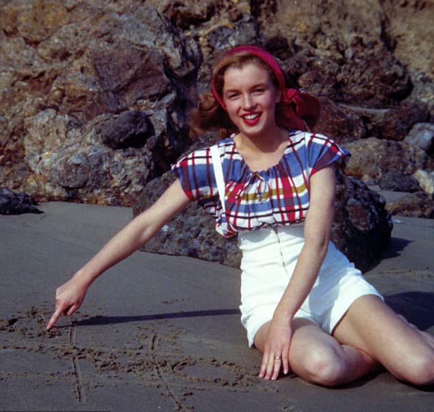 Norma Jeane Mortenson fotografías